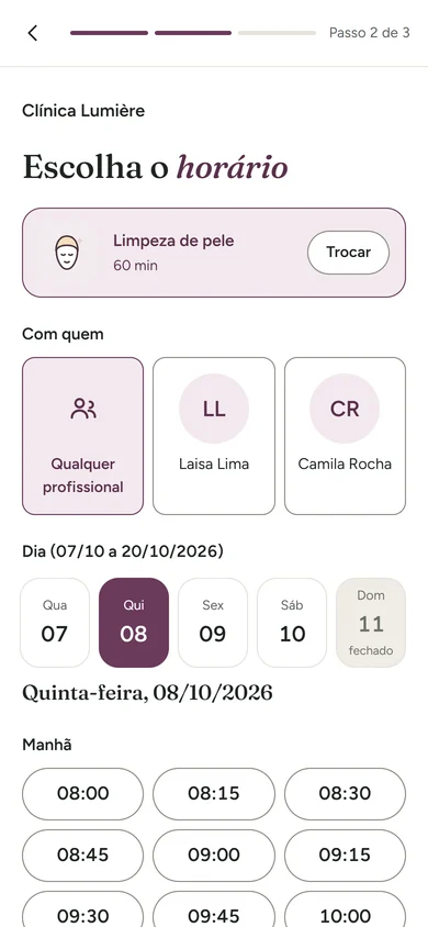 Página de agendamento no celular: o procedimento escolhido, a escolha da profissional, os dias da semana e os horários livres da manhã