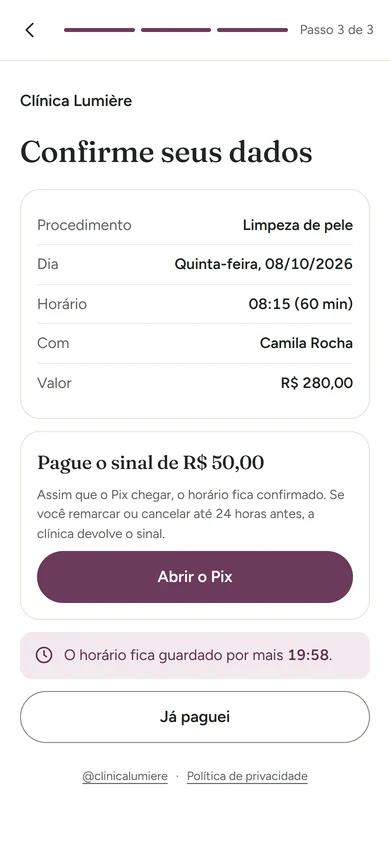Página de agendamento no celular da paciente: o horário escolhido, o sinal de R$ 50,00 pelo Pix e o botão Abrir o Pix